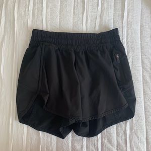 Lululemon Tracker Short 4” Size 6